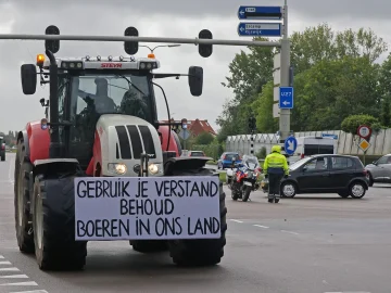 Dutch asylum protests in nine cities