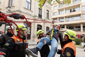 Dutch Rescue Team in Venezuela Seeks 5 Quake Survivors