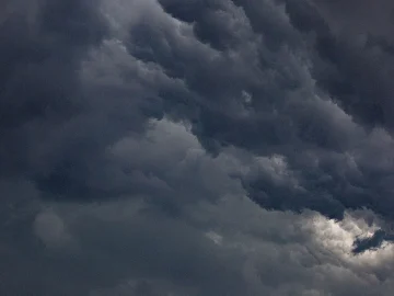 Limburg severe weather alert with lightning strikes