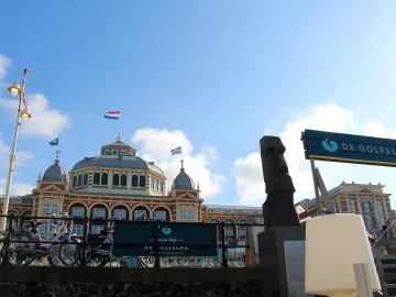 Scheveningen fire evacuation amid heavy smoke