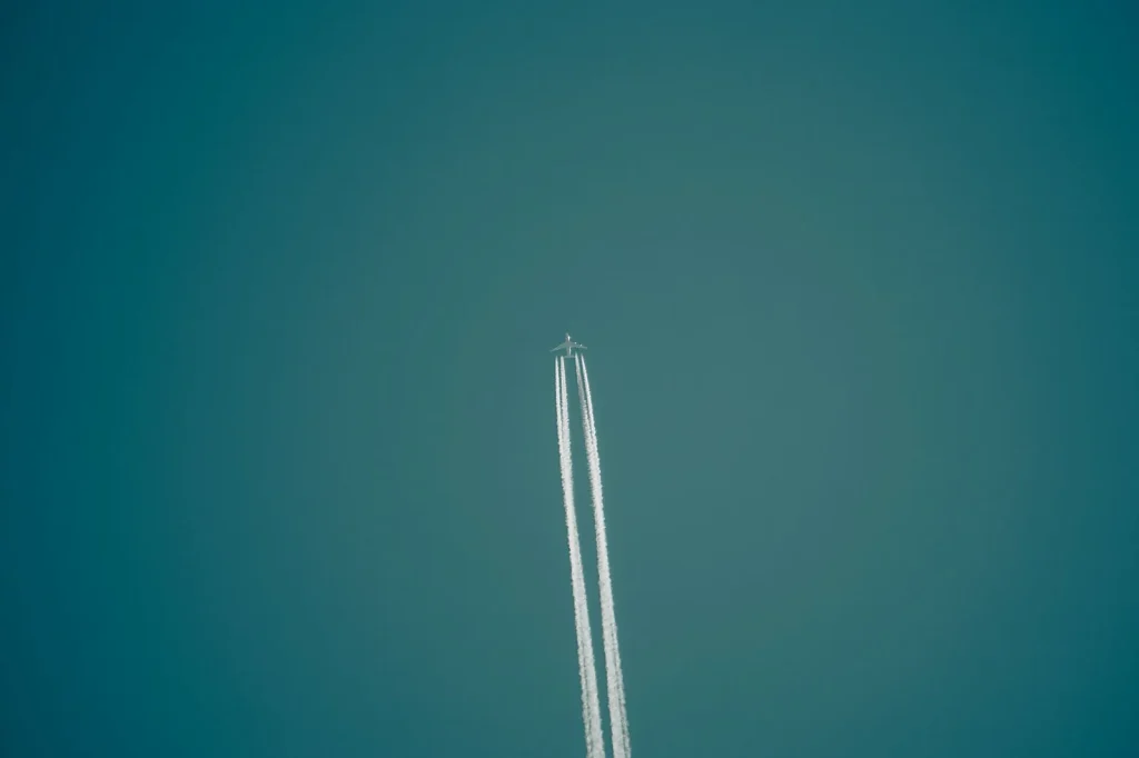 Dutch Experts Warn of Health Risks from Air Travel Emissions