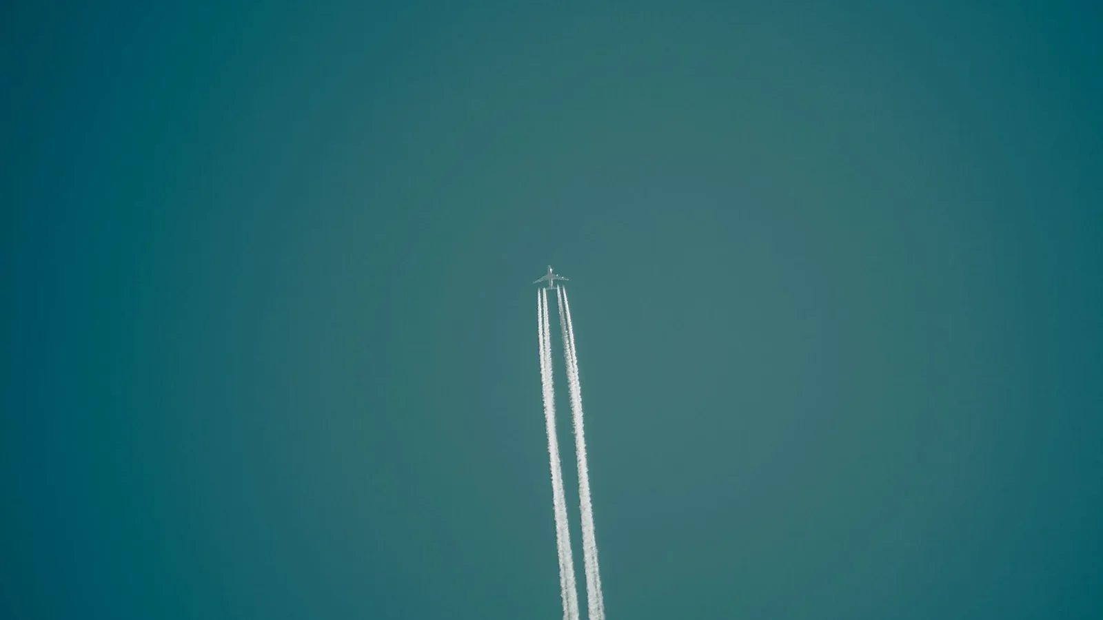 Air travel emissions health risks in the Netherlands