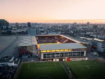 Ajax signs Marcos Leonardo for €20 million