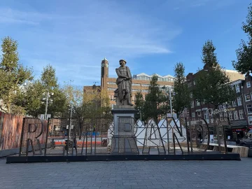 Dam monument vandalism in Amsterdam