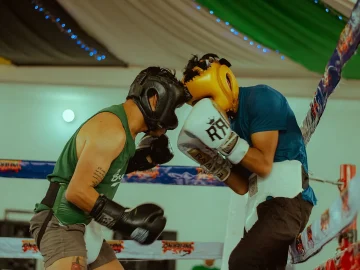 Gilze and Rijen Mayor Boxing Debut