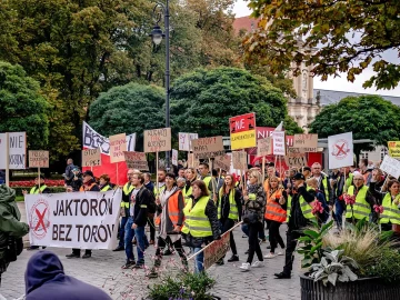IJsselstein protest area bans at refugee center