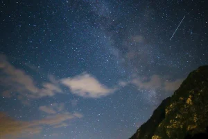 Meteoroid Spectacle Over Netherlands as SpaceX Satellite Burns Up
