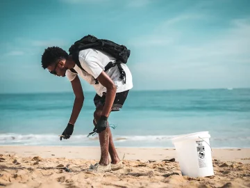 Cigarette waste discovery on Dutch beaches