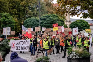 Extinction Rebellion Blocks A12, Urges Climate Action in The Hague