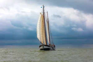 IJsselmeer Water Level Drop Triggers Rijkswaterstaat Concerns