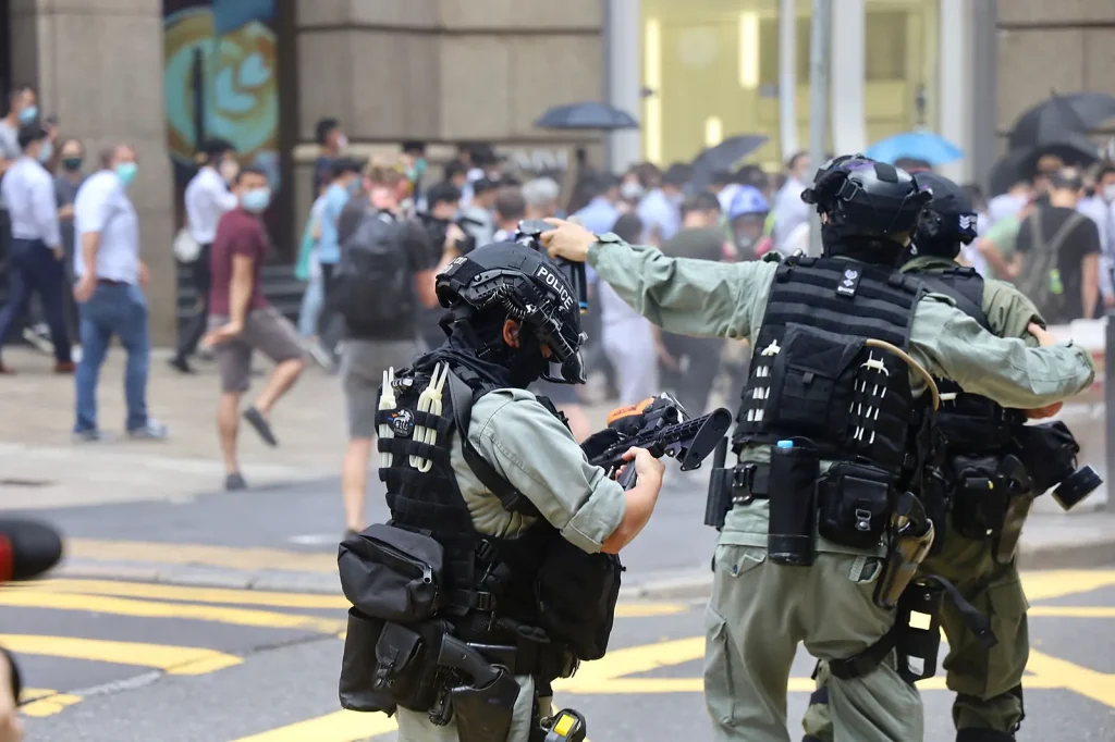Rotterdam Police Assault Injures 2 Officers, Suspect Detained