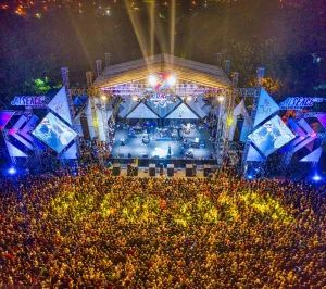 Sophie Straat Urges Debate Participation at Lowlands Festival