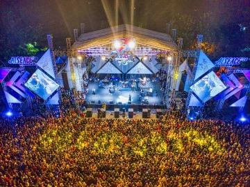 Sophie Straat Lowlands call for debate