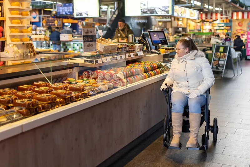 Supermarket fruit and vegetable shelves illustrating the Albert Heijn disruption